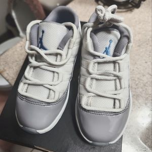 Jordan 11 low Gray Toddler size 10 Good Condition